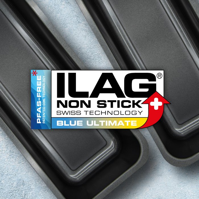 Schwarz beschichtete Innenseite von zwei schmalen Kastenformen - mittig das ILAG Logo mit blau-gelb unterlegtem Blue Ultimate Schriftzug und links zusätzlicher Beschriftung "PFAS-FREE" in blau